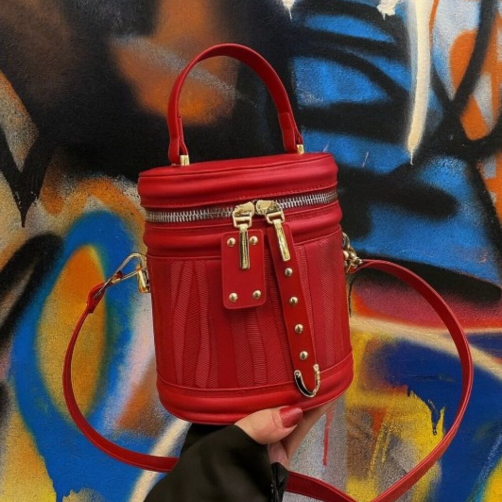 ❤️Chic Red Cylinder Crossbody Bucket Fun Handbag or Cosmetic Travel Makeup Bag - Picture 4 of 7